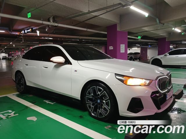 BMW 5-Series 530e M Sport — пробег 1 695 км
