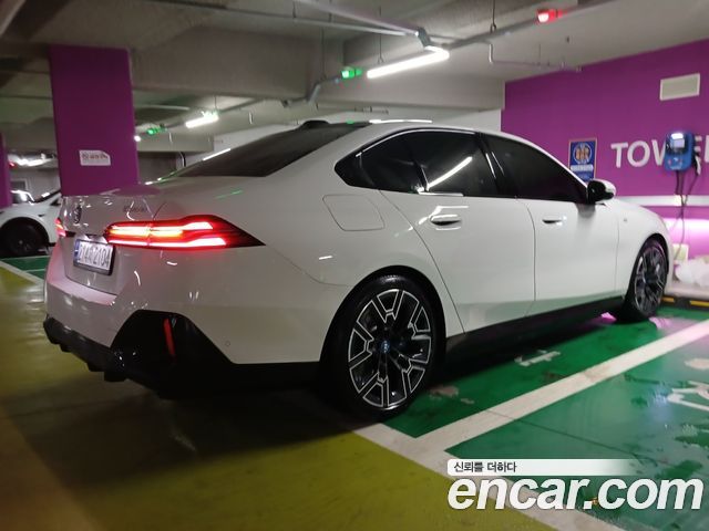 BMW 5-Series 530e M Sport — пробег 1 695 км