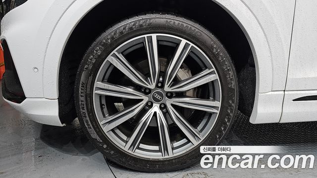Audi Q8 55 TFSI Quattro Premium — пробег 124 594 км