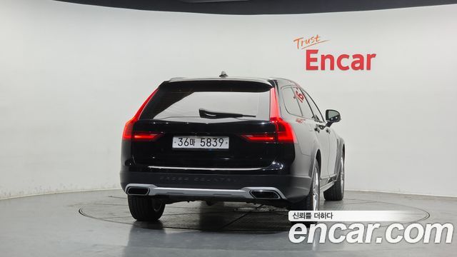 Volvo V90 D5 AWD — пробег 94 045 км