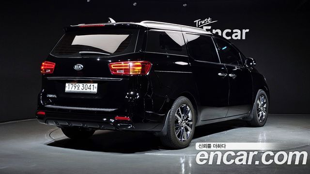 Kia Carnival из Кореи Encar