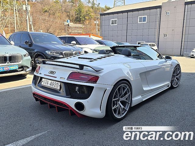 Audi R8 5.2 V10 Spyder — пробег 50 700 км