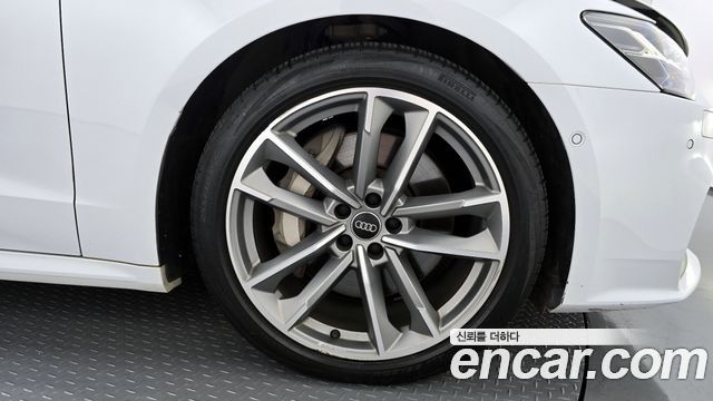 Audi A7 55 TFSI Quattro Premium — пробег 57 037 км
