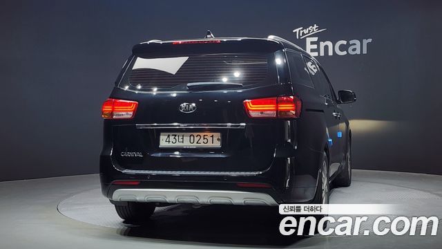 Kia Carnival из Кореи Encar