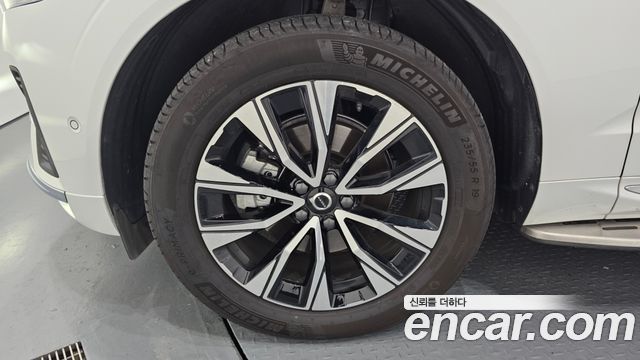 Volvo XC60 B5 Ultra Bright — пробег 15 282 км