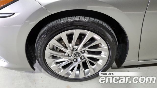 Lexus ES Luxury Plus — пробег 122 170 км — фото 5 из 5