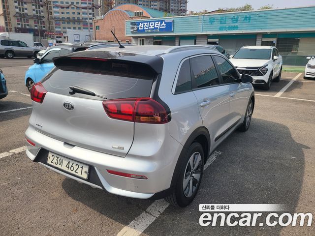 Kia Niro Luxury — пробег 143 557 км — фото 5 из 5
