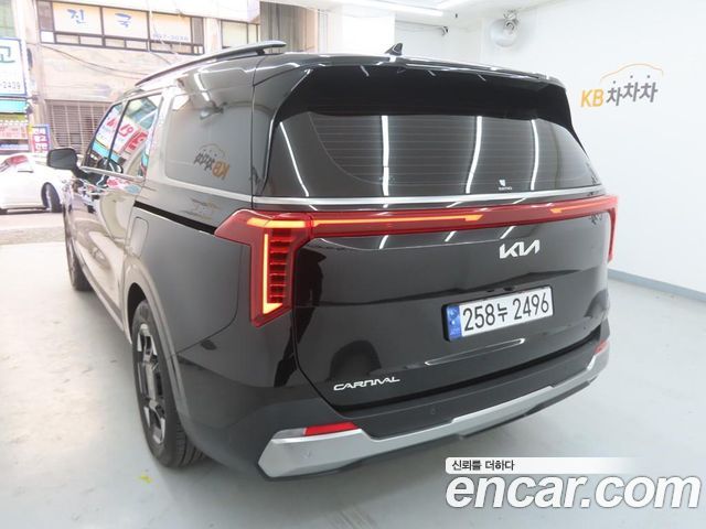 Kia Carnival Gasoline 7-Seater Signature — пробег 10 000 км — фото 4 из 5