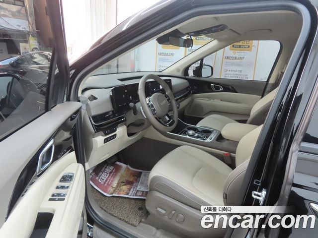 Kia Carnival Gasoline 7-Seater Signature — пробег 10 000 км — фото 5 из 5
