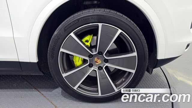 Porsche Cayenne 3.0 E-Hybrid — пробег 83 713 км