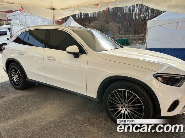Mercedes-Benz GLC-Class GLC 300 4MATIC Avantgarde — пробег 1 377 км