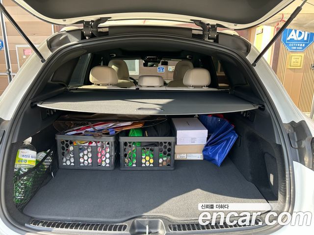 Mercedes-Benz GLC-Class GLC 300 4MATIC Avantgarde — пробег 1 377 км