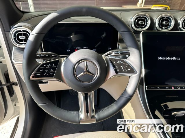 Mercedes-Benz GLC-Class GLC 300 4MATIC Avantgarde — пробег 1 377 км