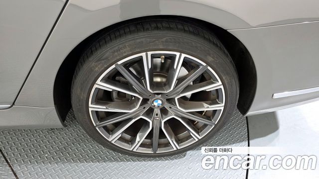 BMW 7-Series 740i M Sport — пробег 36 912 км
