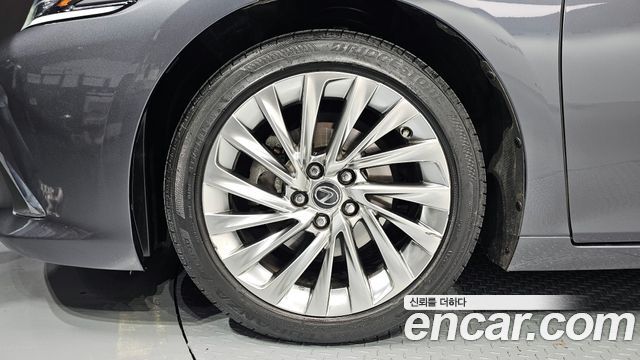 Lexus ES Luxury Plus — пробег 82 477 км