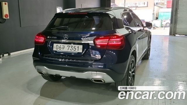 Mercedes-Benz GLA-Class GLA250 4MATIC — пробег 90 400 км