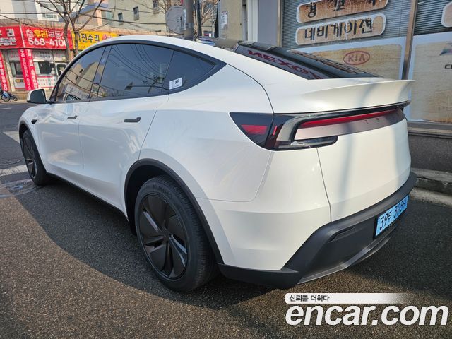 Tesla Model Y RWD — пробег 500 км — фото 4 из 5