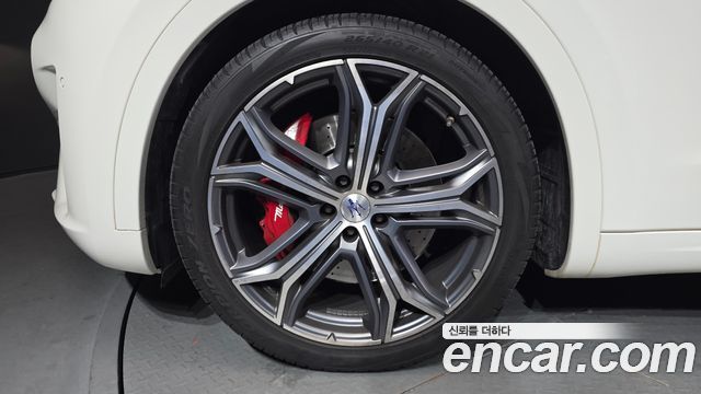 Maserati Levante из Кореи Encar