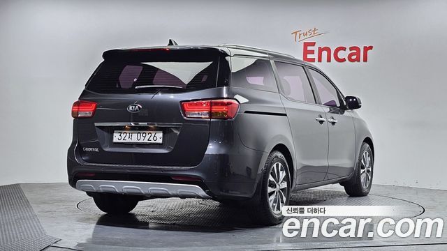 Kia Carnival 9-seater Luxury — пробег 82 651 км — фото 2 из 5