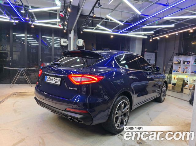 Maserati Levante из Кореи Encar
