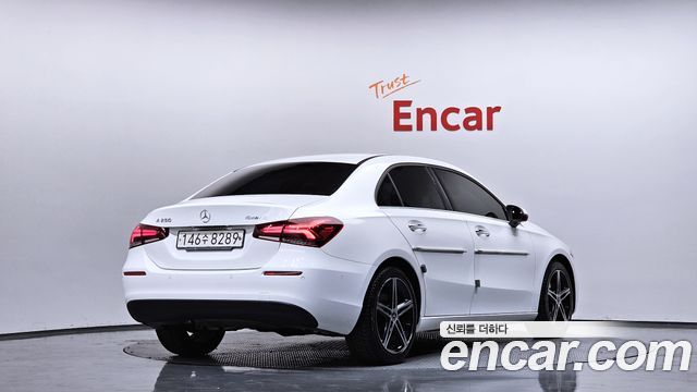 Mercedes-Benz A-Class A250 4MATIC Sedan — пробег 37 365 км — фото 2 из 5