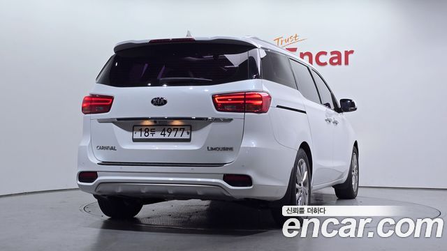 Kia Carnival 7-Seater Limousine VIP — пробег 182 244 км — фото 2 из 5