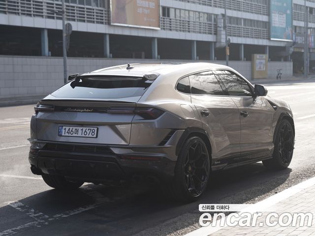 Lamborghini Urus из Кореи Encar