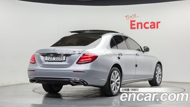 Mercedes-Benz E-Class из Кореи Encar