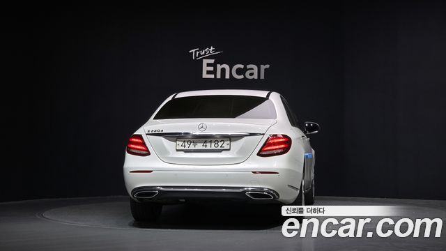 Mercedes-Benz E-Class из Кореи Encar