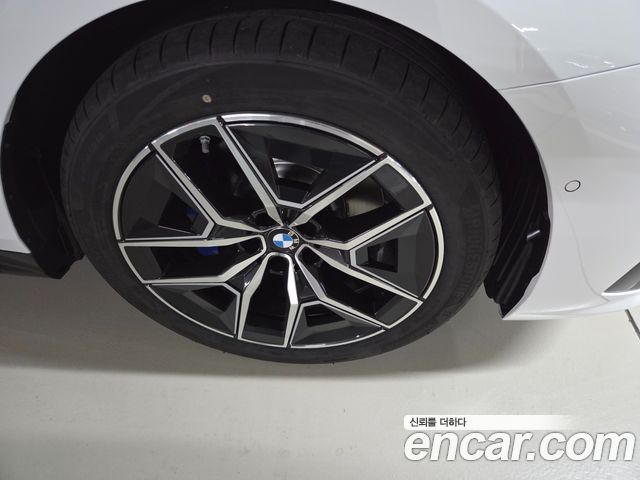 BMW 5-Series 520i M Sport — пробег 1 450 км — фото 5 из 5