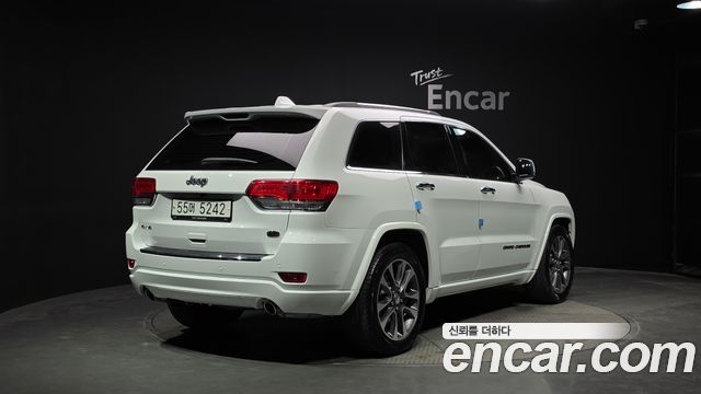 Jeep Cherokee 3.6 Overland WK2 — пробег 64 005 км — фото 2 из 5