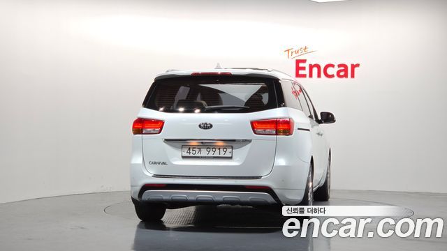Kia Carnival из Кореи Encar