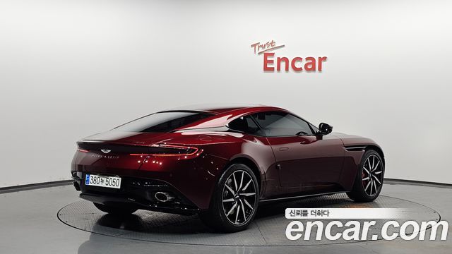 Astonmartin DB11 4.0 V8 Coupe — пробег 8 254 км