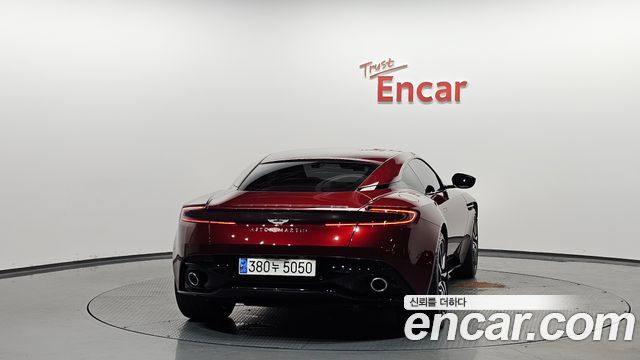 Astonmartin DB11 4.0 V8 Coupe — пробег 8 254 км