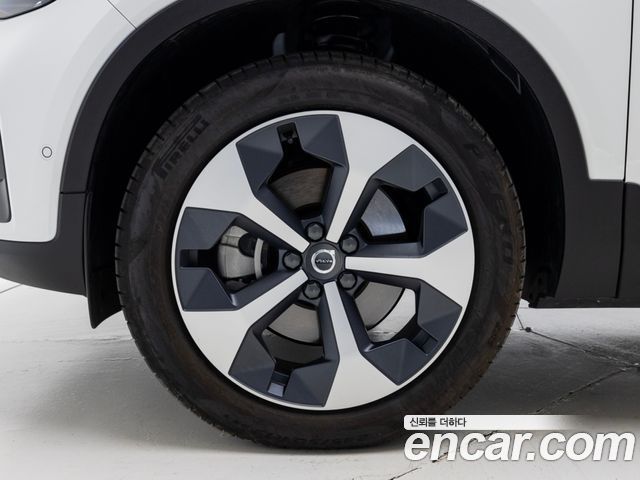 Volvo XC40 B4 Ultra Bright — пробег 5 001 км — фото 5 из 5