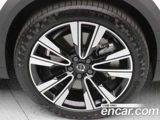 Volvo V60 B5 Ultra AWD — пробег 4 799 км — фото 5 из 5