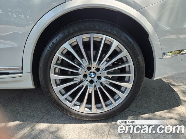 BMW X7 xDrive 40i Design Pure Excellence 7-Seater — пробег 10 400 км — фото 5 из 5