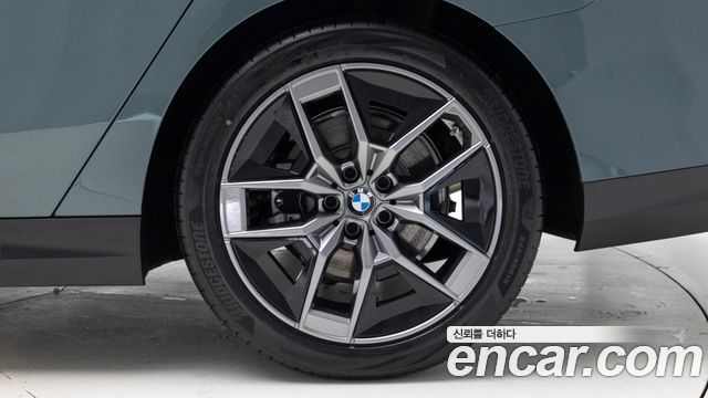 BMW 5-Series 530i xDrive — пробег 6 980 км — фото 5 из 5