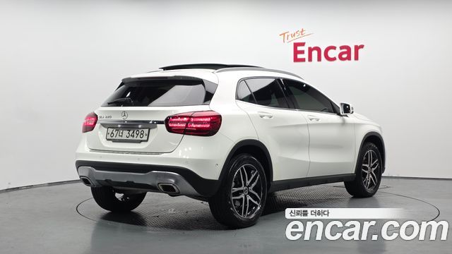 Mercedes-Benz GLA-Class GLA220 Premium — пробег 62 825 км — фото 2 из 5