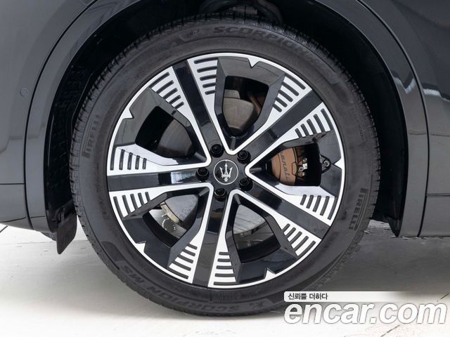 Maserati Grecale AWD Folgore — пробег 2 560 км — фото 5 из 5