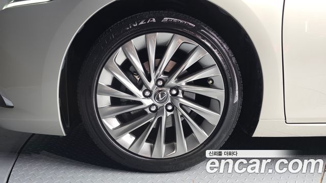 Lexus ES Luxury — пробег 64 290 км — фото 5 из 5
