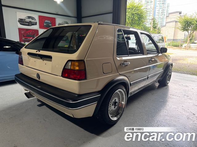 Volkswagen Golf 1.8 — пробег 232 000 км — фото 2 из 5