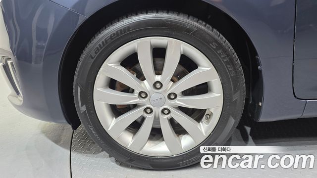 Kia Carens из Кореи Encar