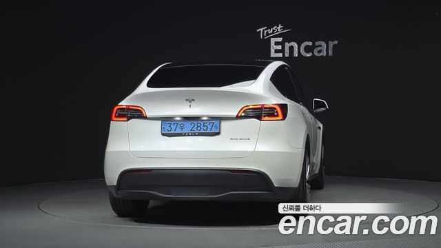 Tesla Model Y Long Range AWD — пробег 90 028 км — фото 4 из 5