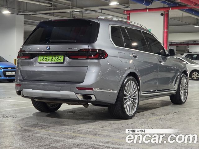 BMW X7 xDrive 40i Design Pure Excellence 6-Seater — пробег 5 866 км — фото 2 из 5