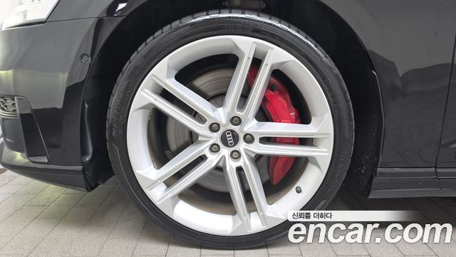 Audi S8 4.0 TFSI Quattro LWB — пробег 142 295 км