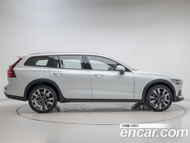 Volvo V60 B5 Ultra AWD — пробег 5 864 км — фото 5 из 5
