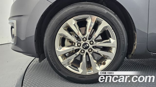 Kia Carnival 9-seater Prestige — пробег 124793 км