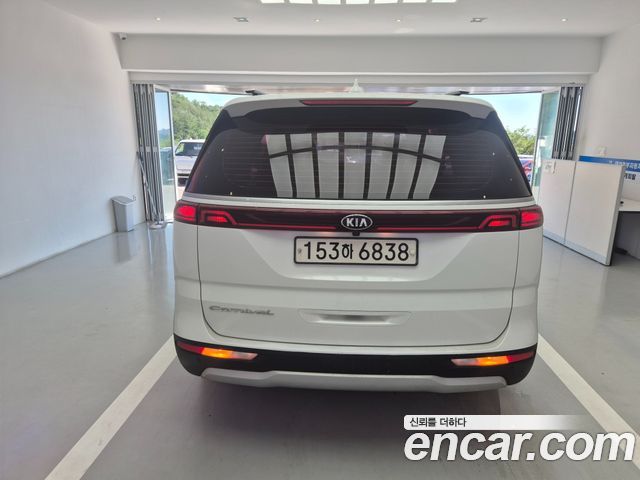 Kia Carnival 9-Seater Prestige — пробег 120961 км