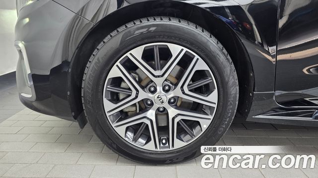 Kia Carnival 9-Seater Noblesse Special — пробег 102970 км